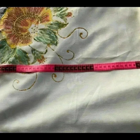 VINTAGE hand painted table  runner and 3 place mats. Never used - Picture 10 of 13